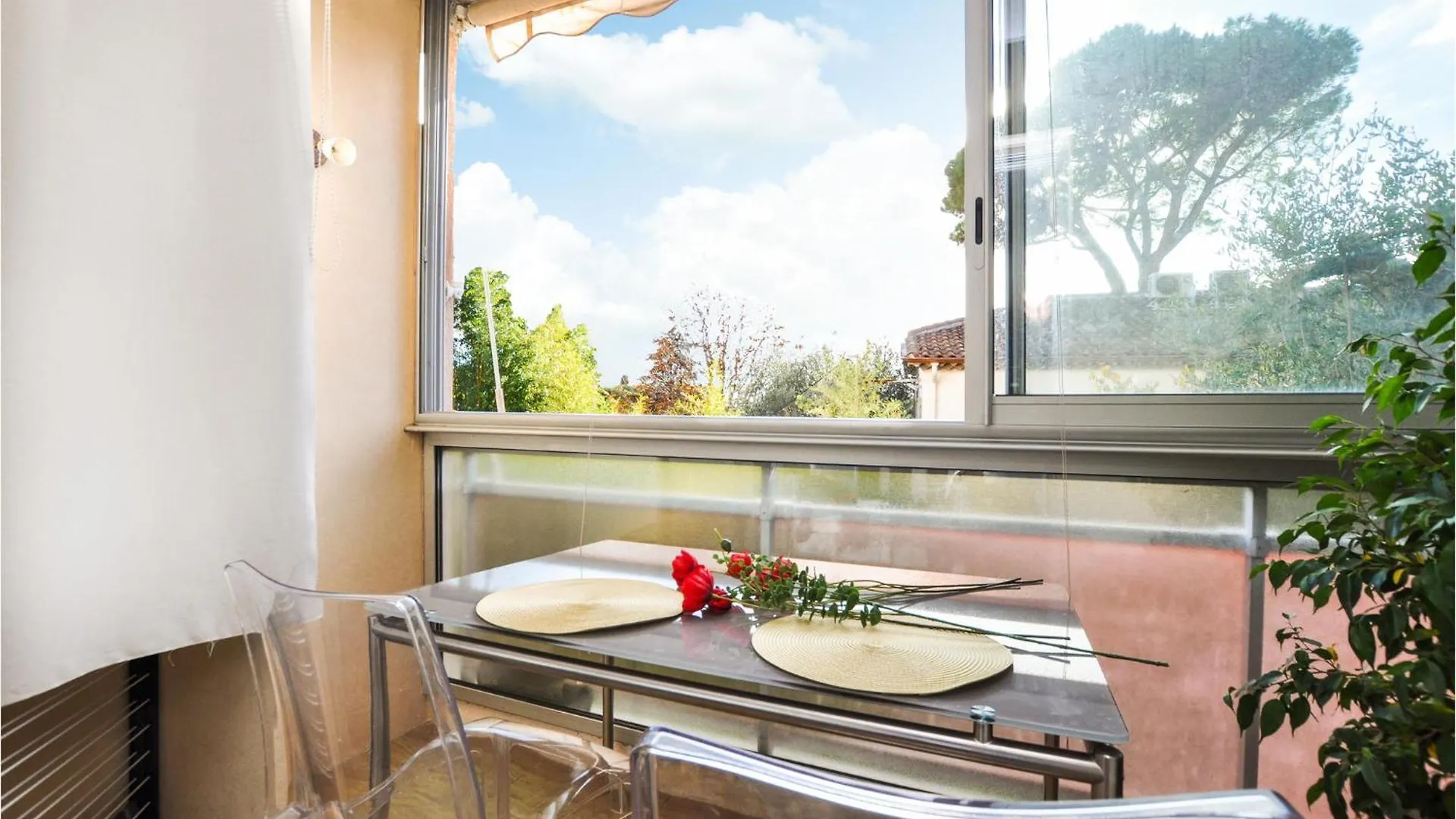 Awesome Apartment In Cannes With Kitchen