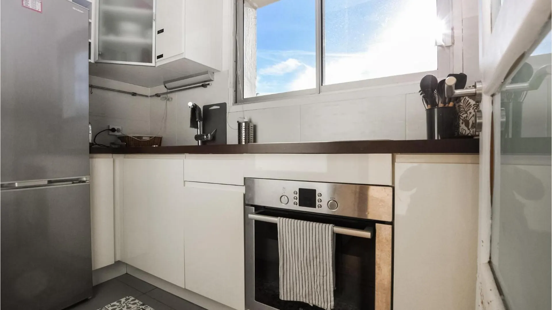 Awesome Apartment In Cannes With Kitchen 0*,