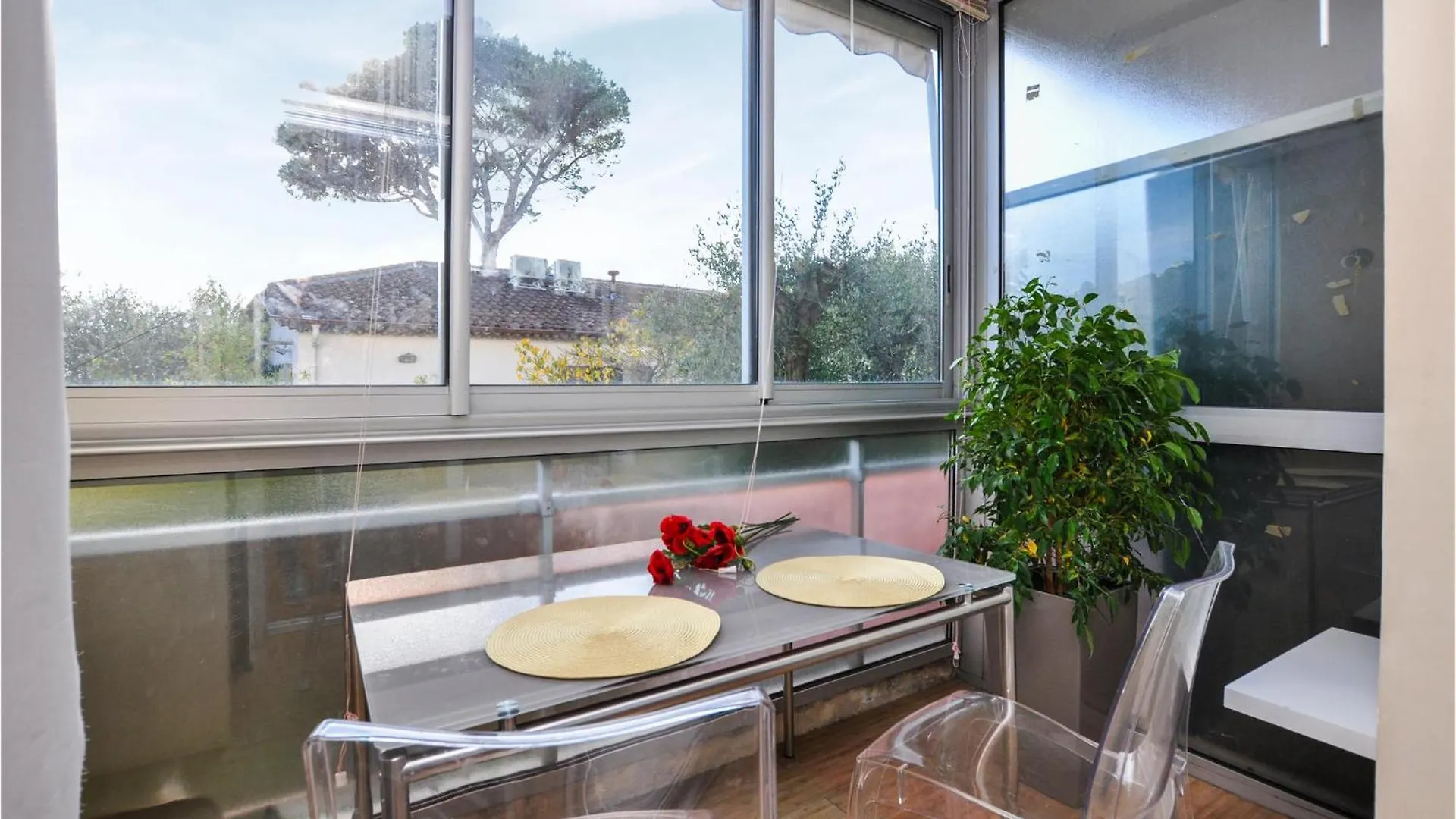 Awesome Apartment In Cannes With Kitchen